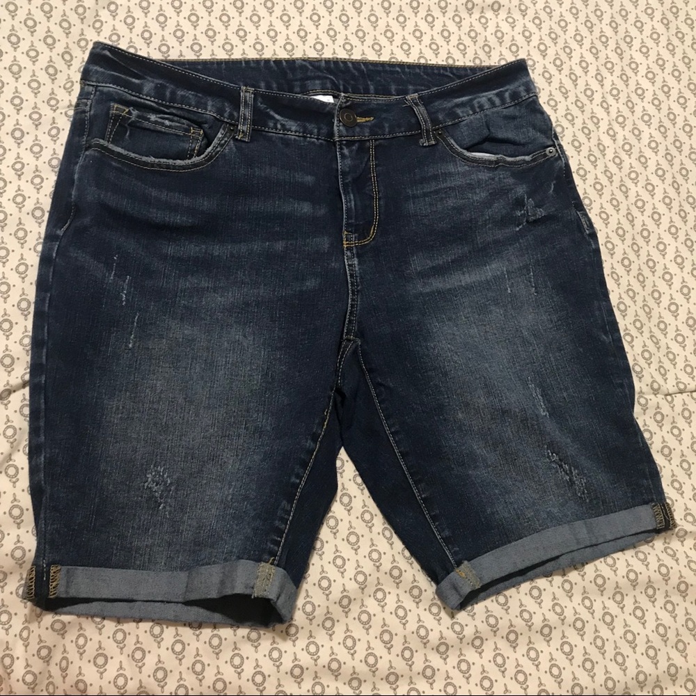 Time and Tru Distressed Cuffed Shorts • Like New